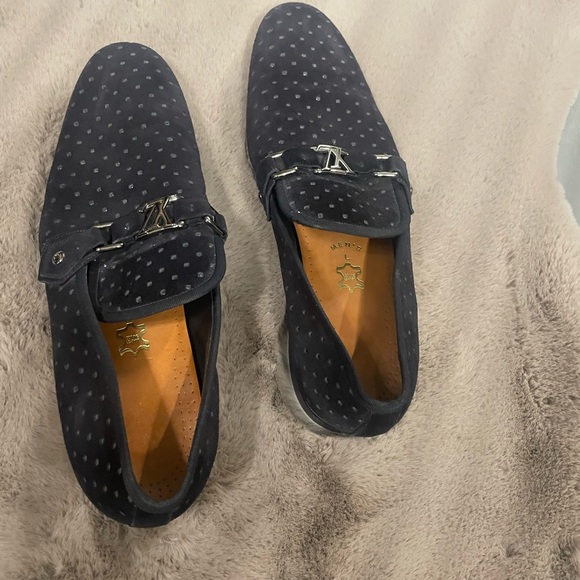 LV Authentic mens shoes size 9.5--gently used. Assortment of atules - Picture 4 of 6